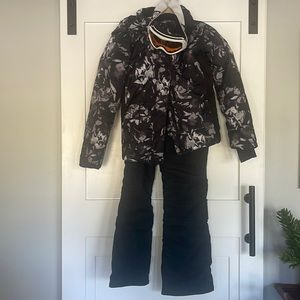 Unisex size 10-12 youth ski/snow jacket